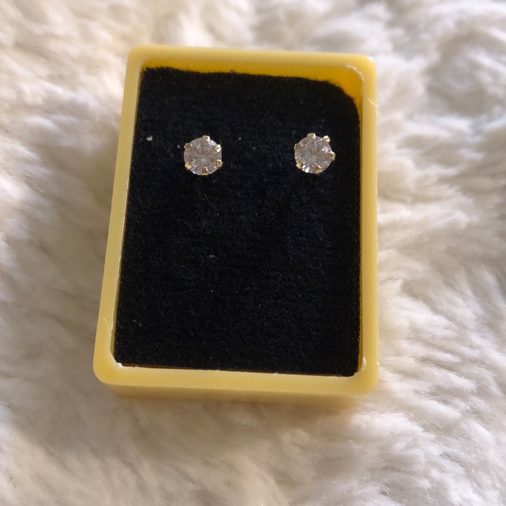 SOLD!!!!10k gold earring studs SOLD!!!!